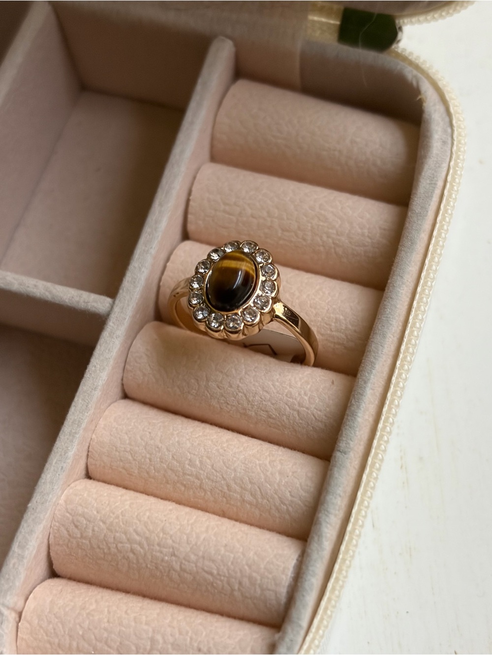 Ladies Sz 7 Fashion gold tone Ring (D) with tiger eye stone